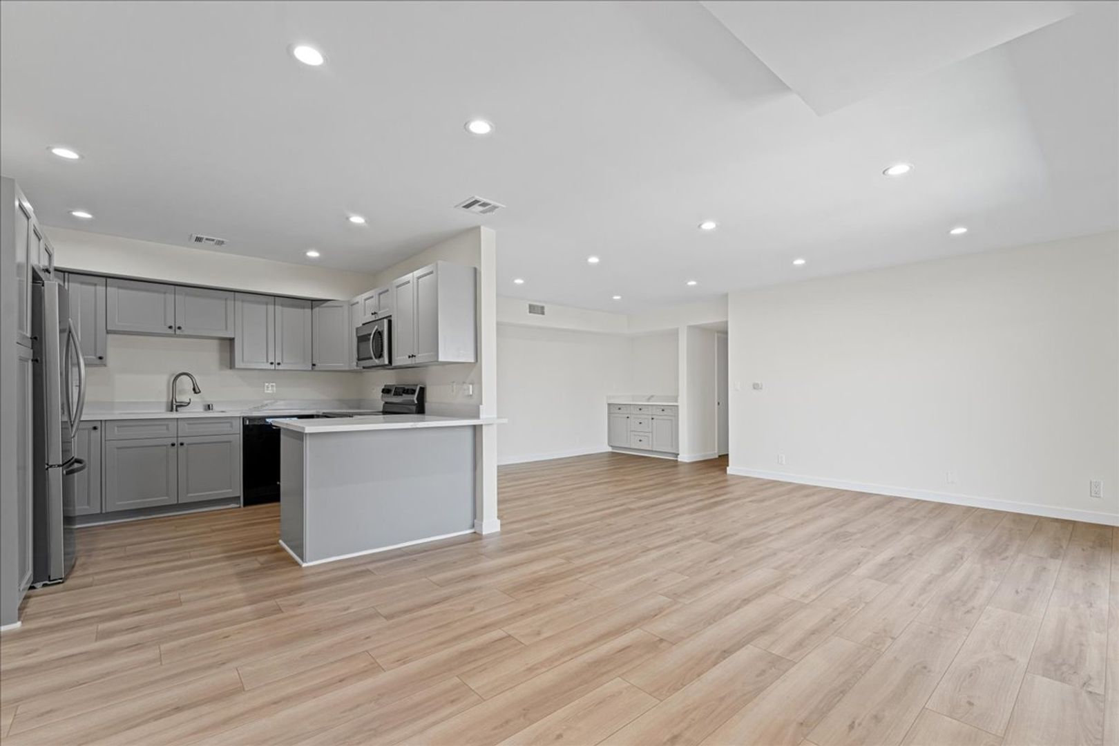 Encino Condo: 17424 Burbank Blvd.