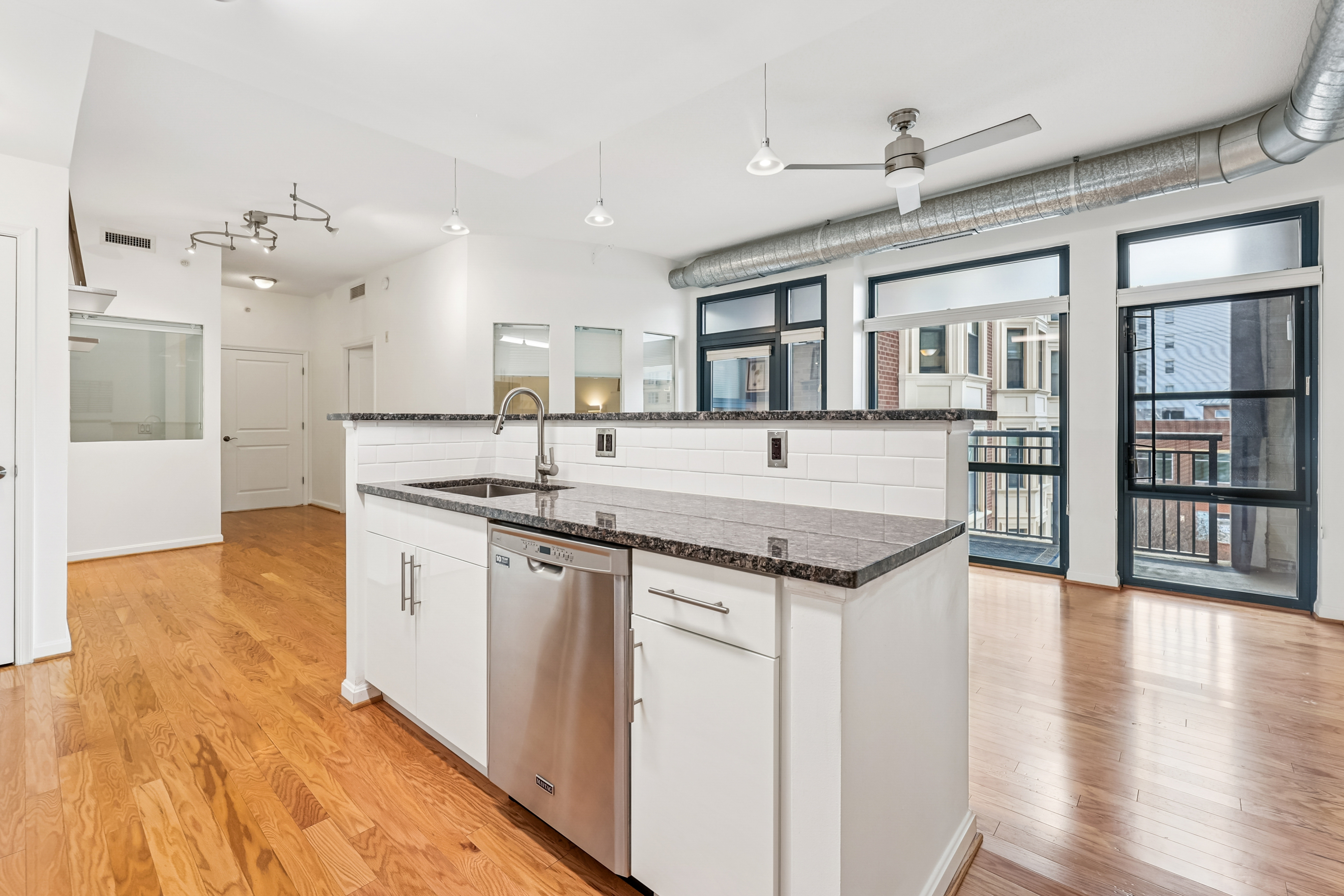 Washington Condo: 1390 Kenyon St NW
