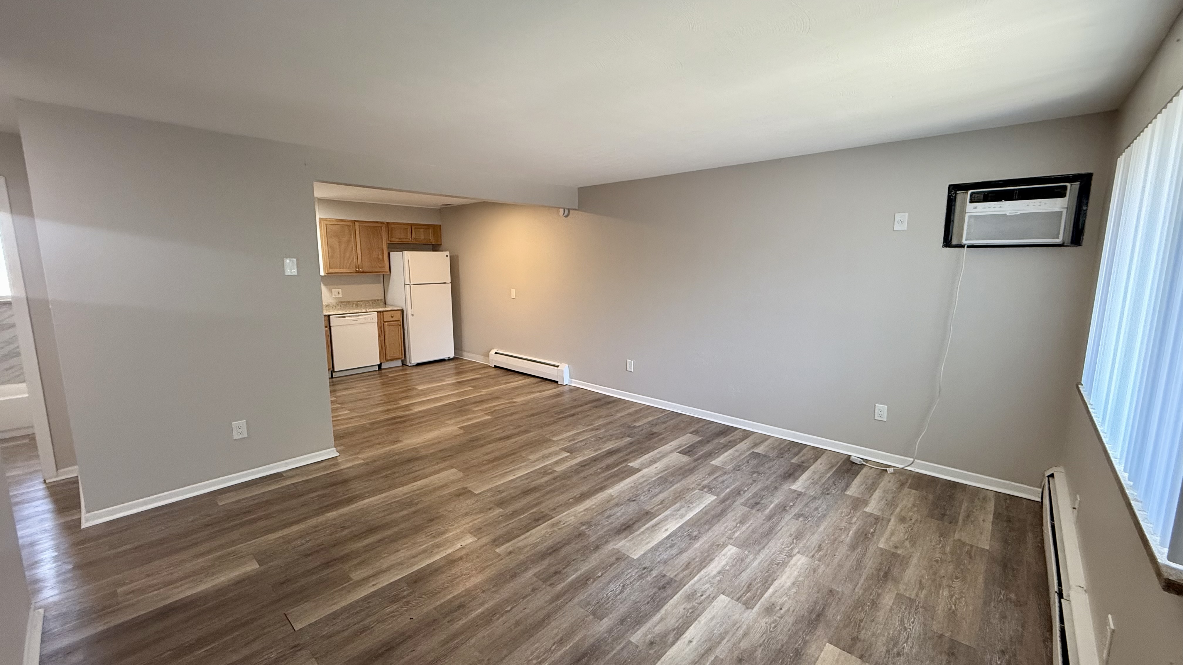 Lakewood Condo: 1961 Upham St