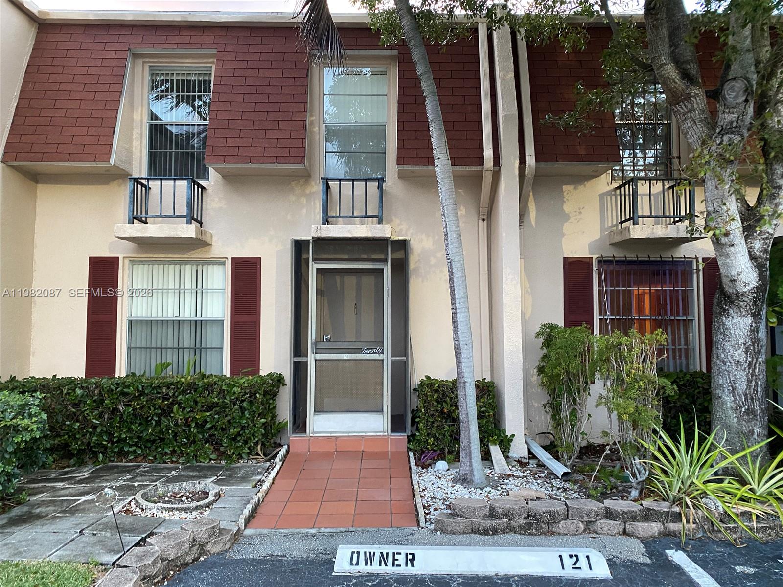 Hallandale Beach Condo: 1951 Atlantic Shores Blvd # 20, Hallandale Beach FL 33009