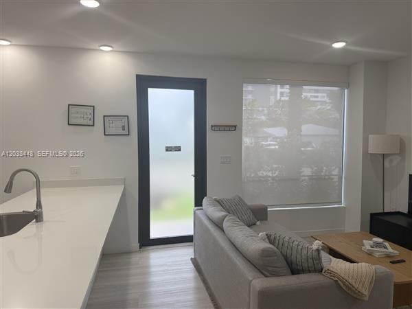 Hollywood Condo: 2201 Polk St # 101, Hollywood FL 33020