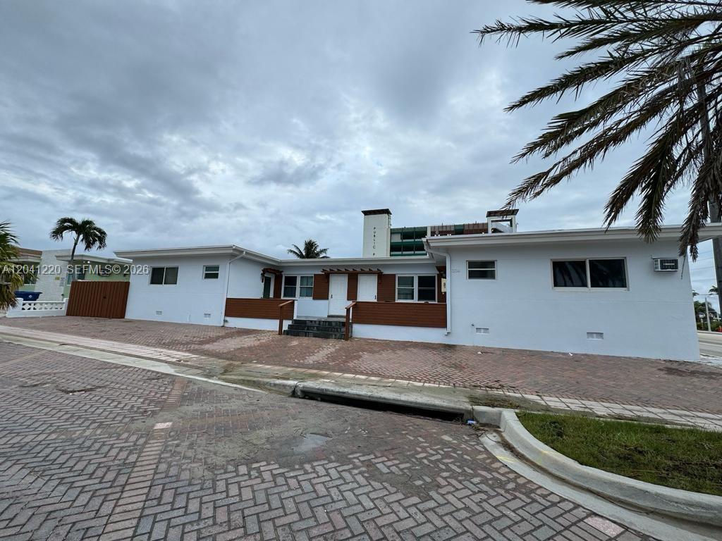 Hollywood Condo: 338 Roosevelt St # 1001, Hollywood FL 33019