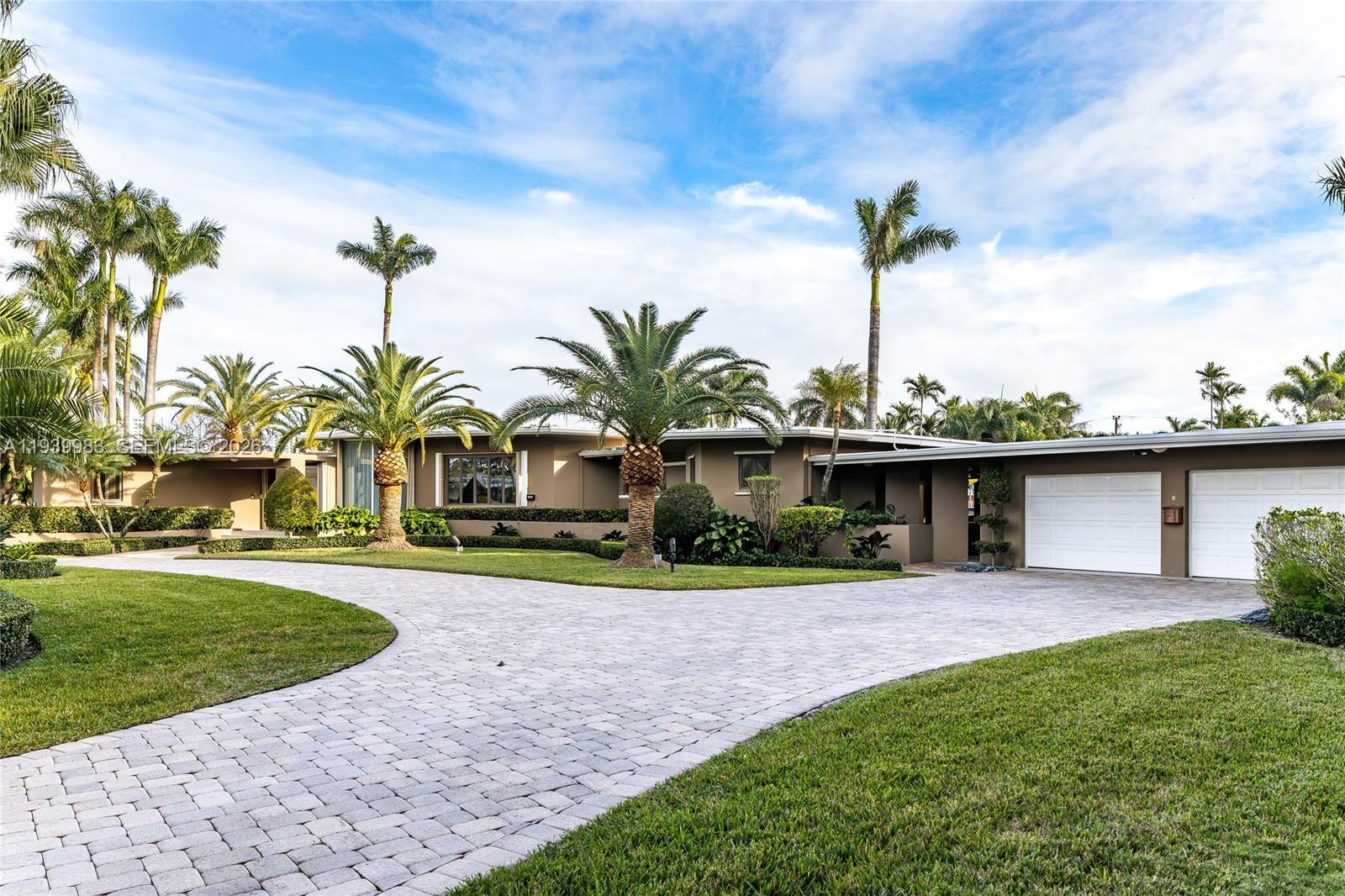 Hollywood Condo: 950 S Southlake Dr # 950, Hollywood FL 33019