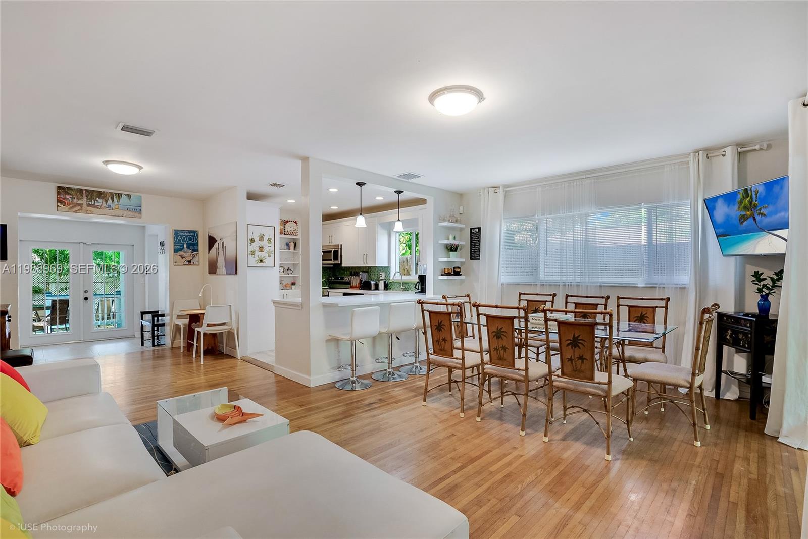 Hallandale Beach Condo: 113 SW 2nd St, Hallandale Beach FL 33009
