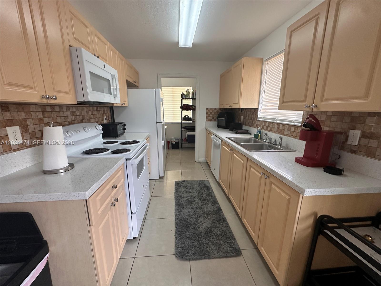 Hallandale Beach Condo: 404 NW 2nd Ave # A, Hallandale Beach FL 33009