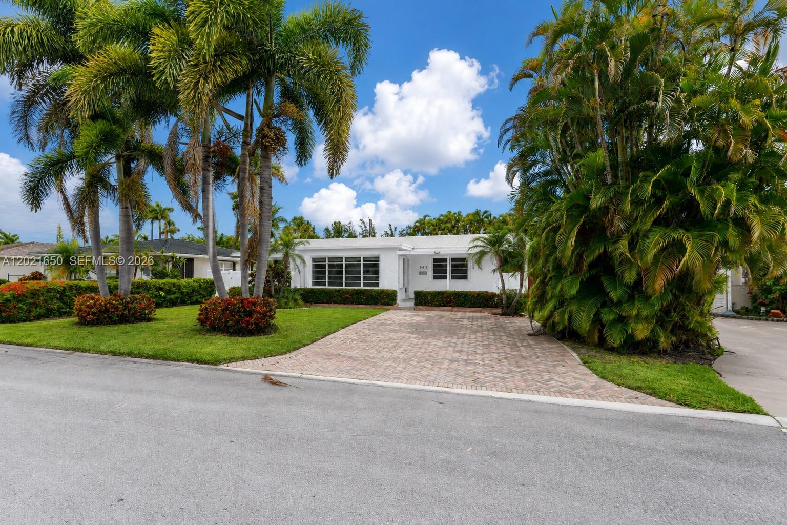 Hollywood Condo: 947 Lincoln St, Hollywood FL 33019