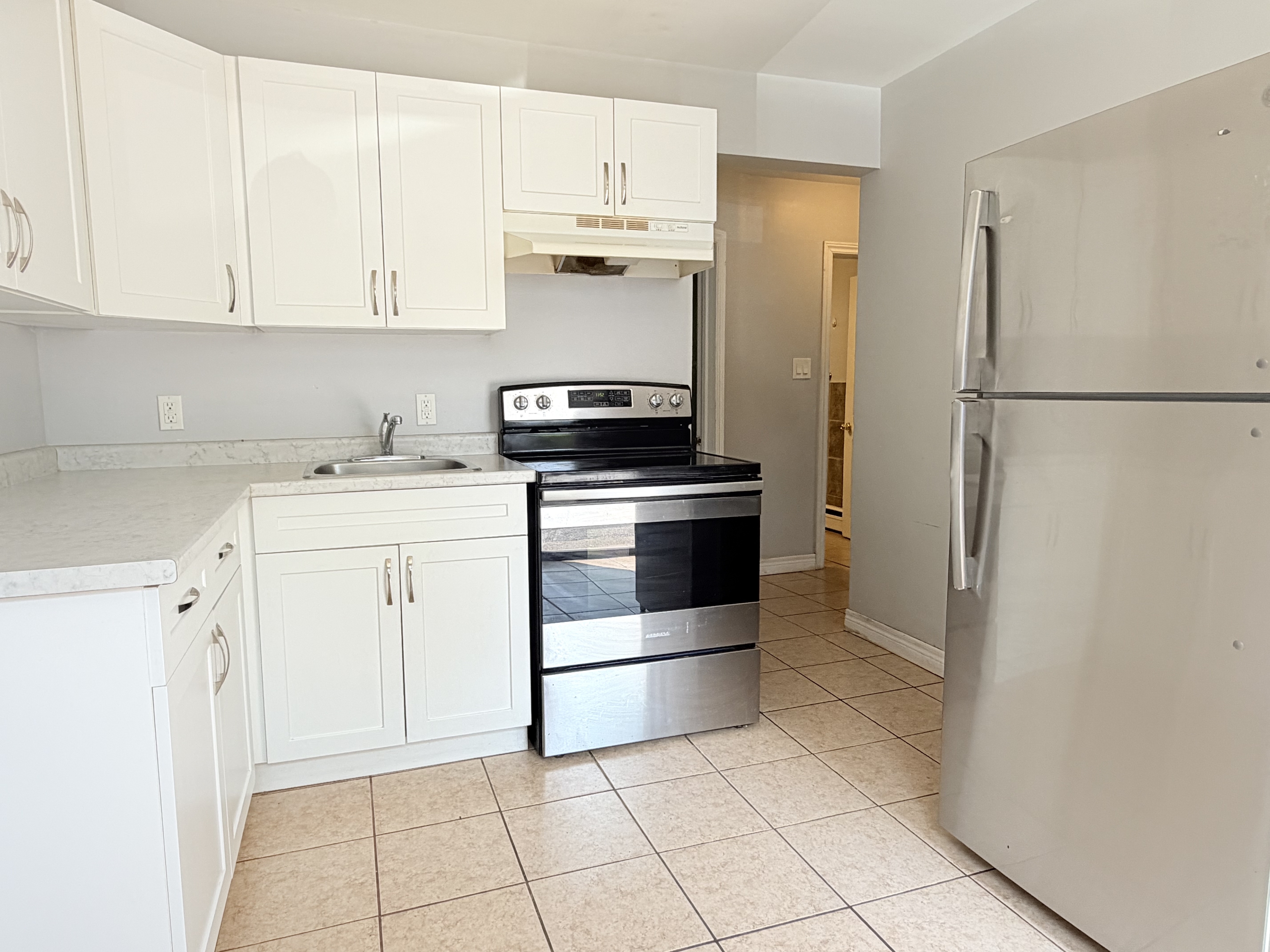Sarnia Condo: 537 Confederation St