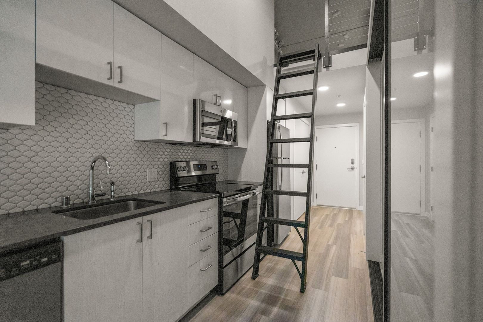 Seattle Apartment: 1600 Dexter Ave N