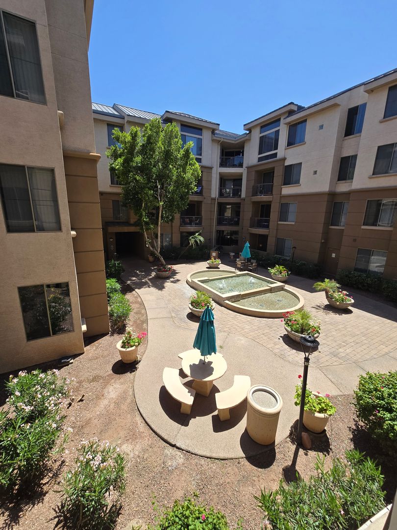 Phoenix Condo: 1701 E. Colter Street