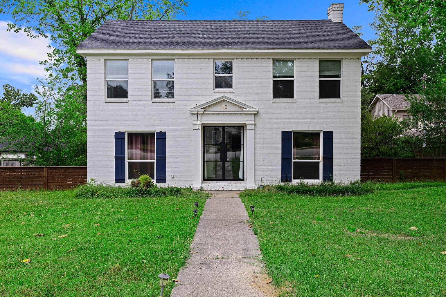 Longview House: 513 E Young St