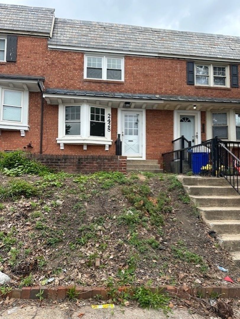 Harrisburg House: 2428 Mercer St