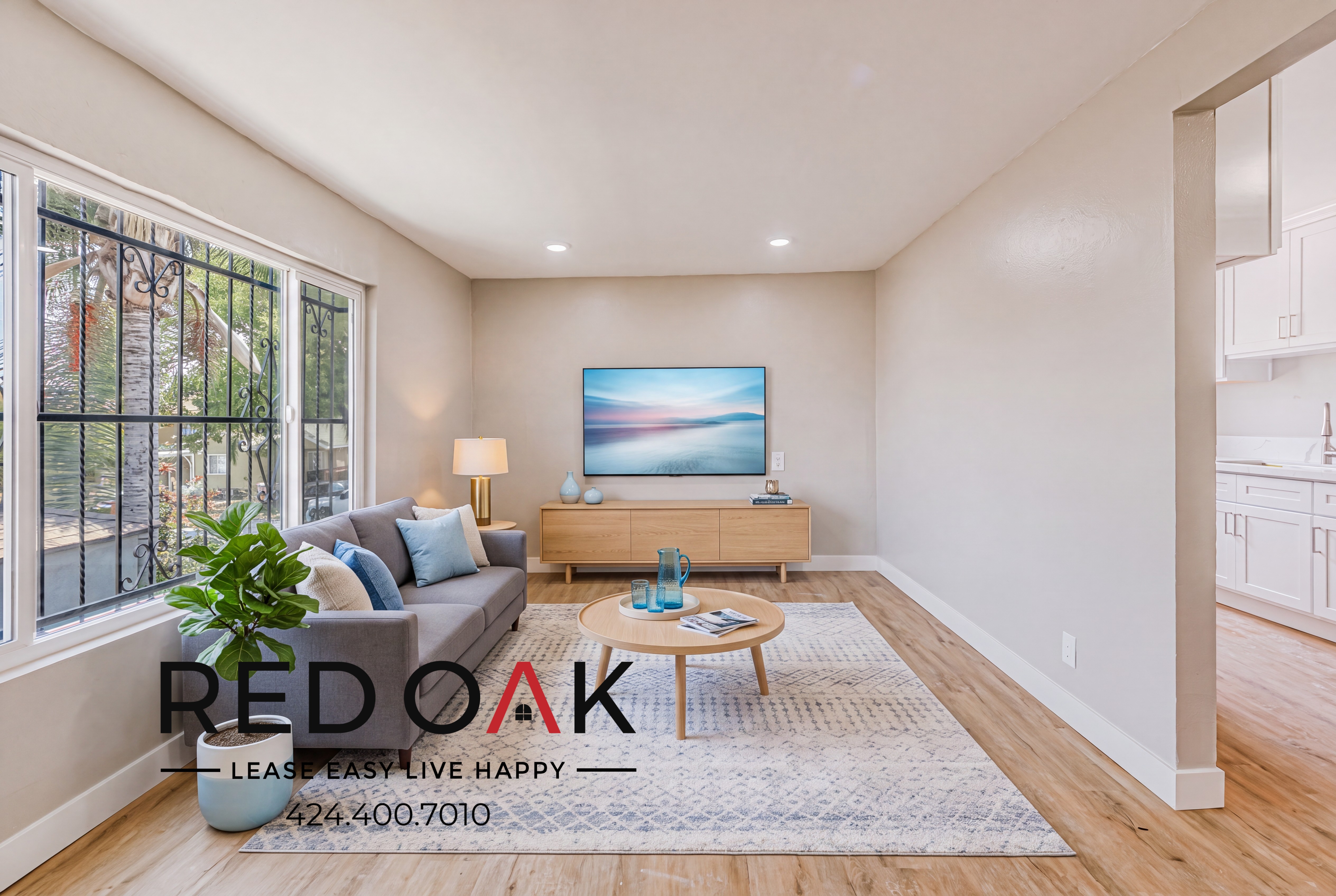 Los Angeles Condo: 921 W. 82nd Street