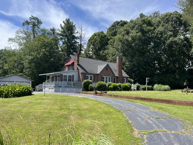 Etowah House: 102 Enchantment Circle