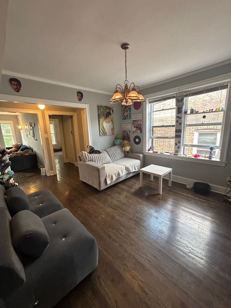 Chicago Condo: 4017 N. Mozart Street