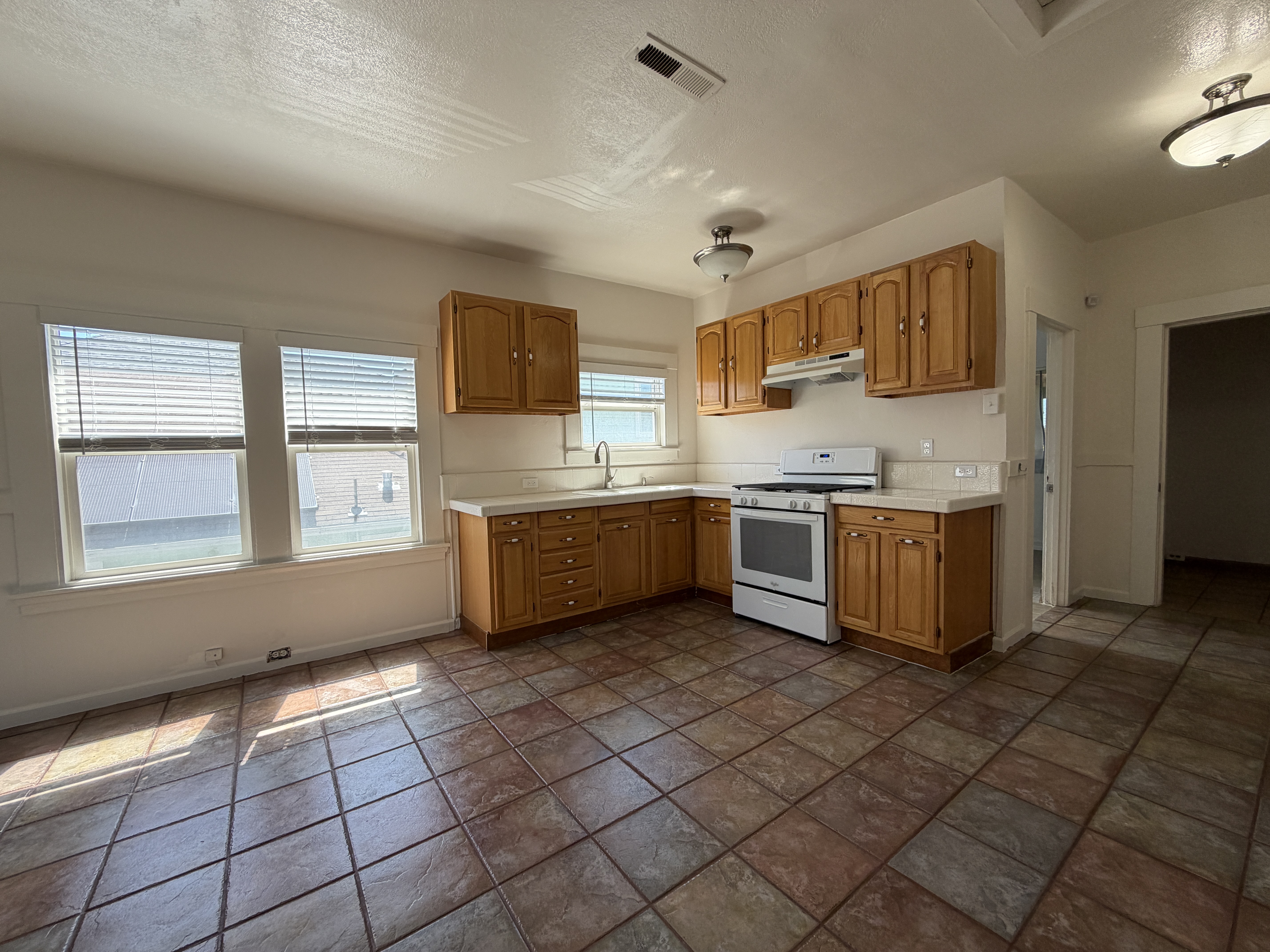 Oakland House: 1759 85th Ave