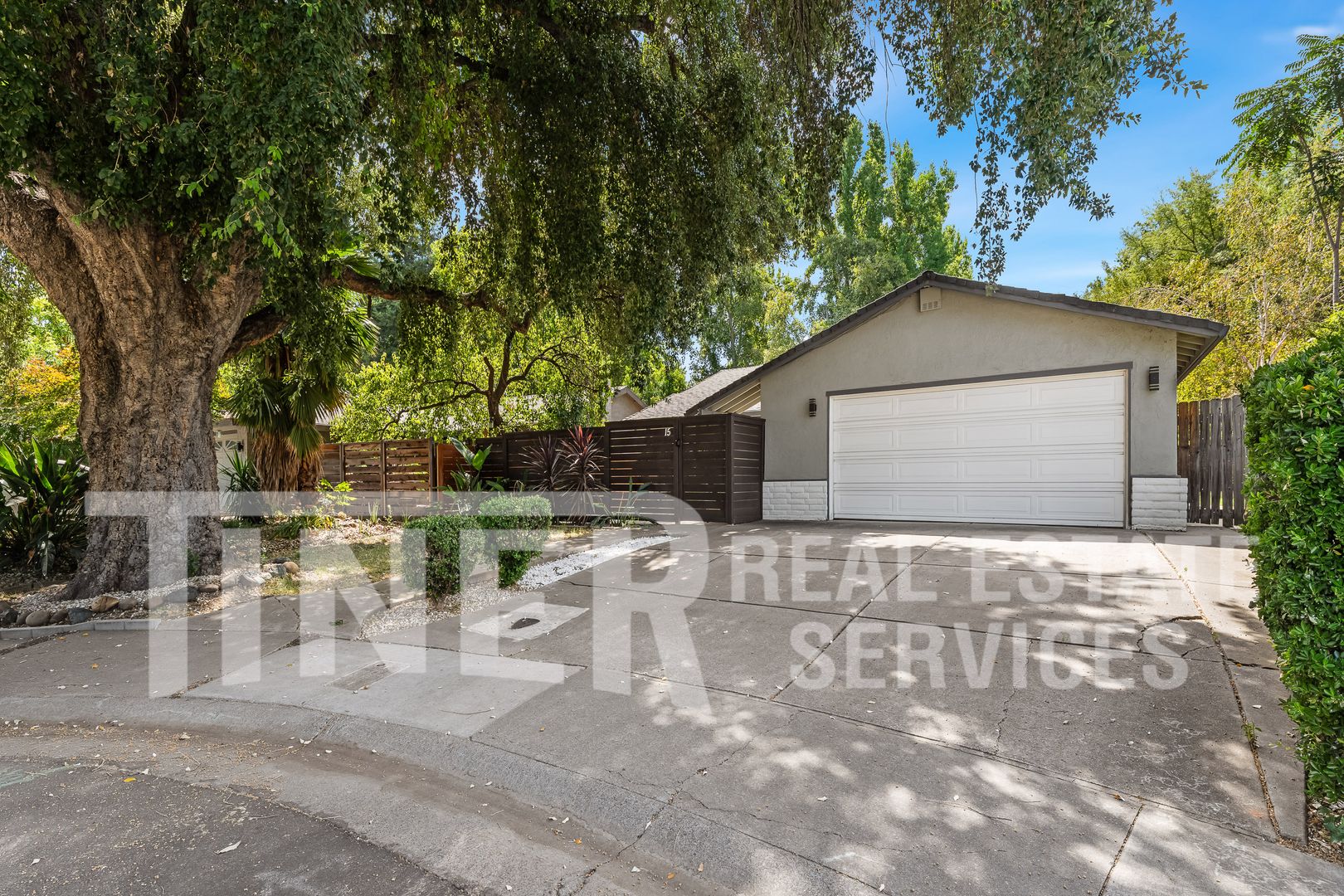 Sacramento House: 15 La Sara Ct