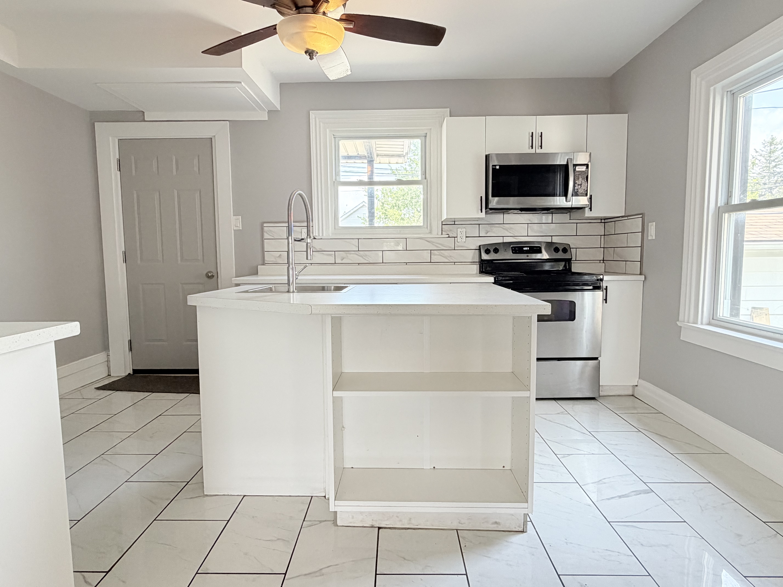 Windsor Condo: 2177-2181 Howard Ave