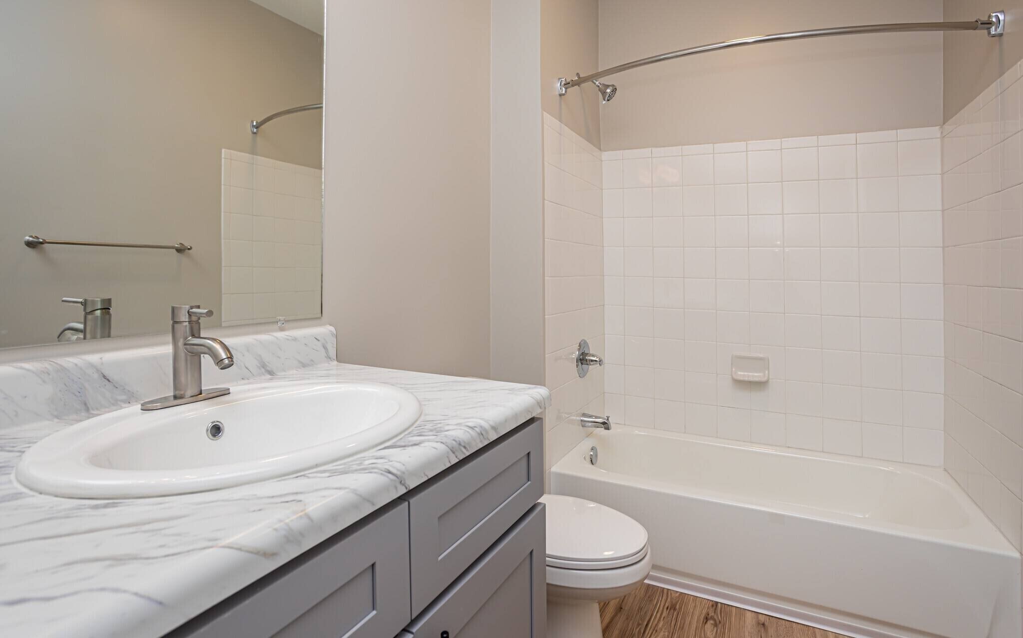 Houma Condo: 452 S Hollywood Rd