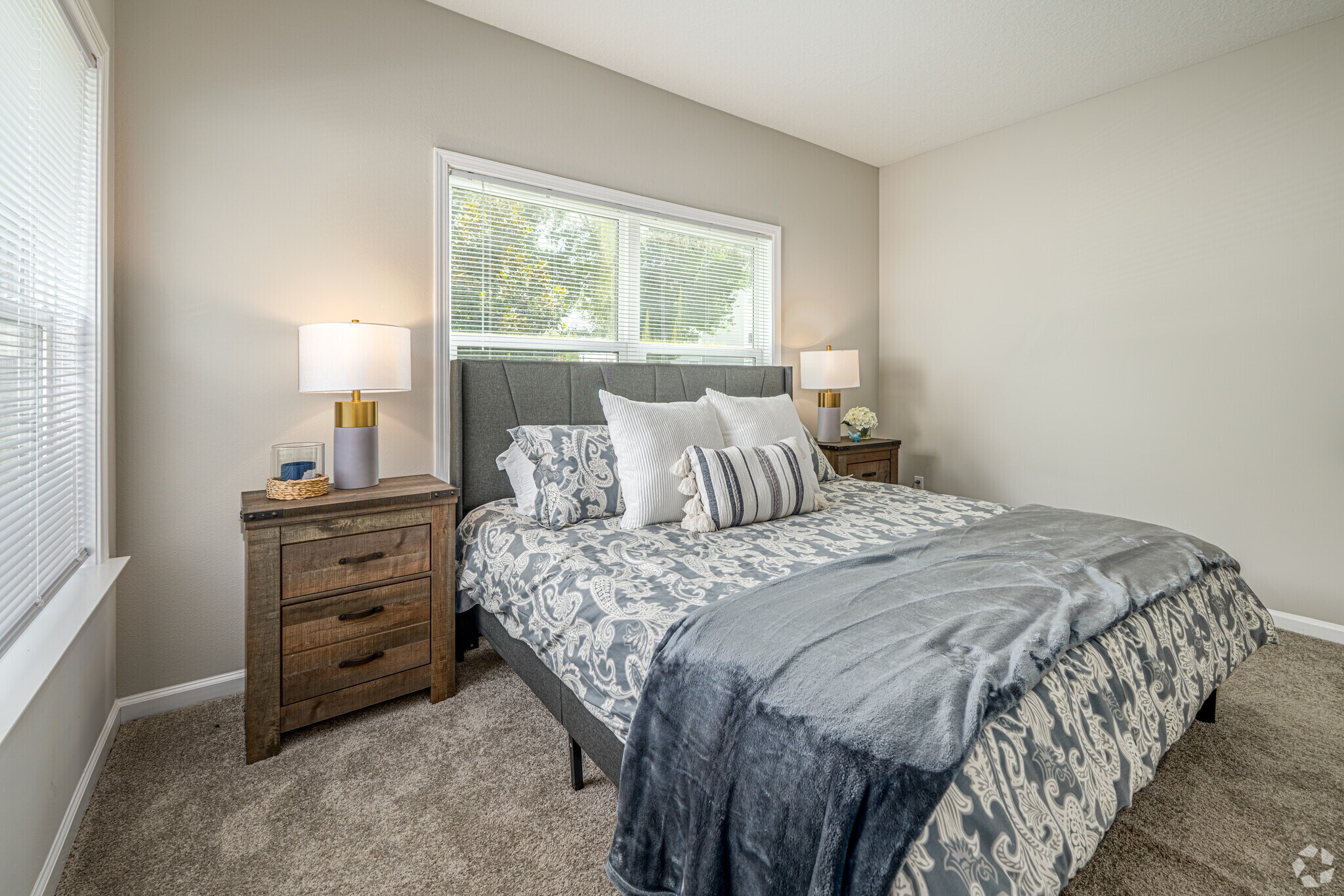 Houma Condo: 452 S Hollywood Rd