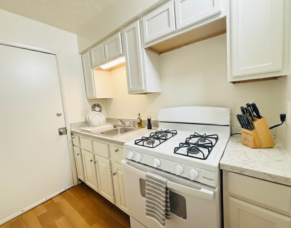 Starke Apartment: 922 E Brownlee St