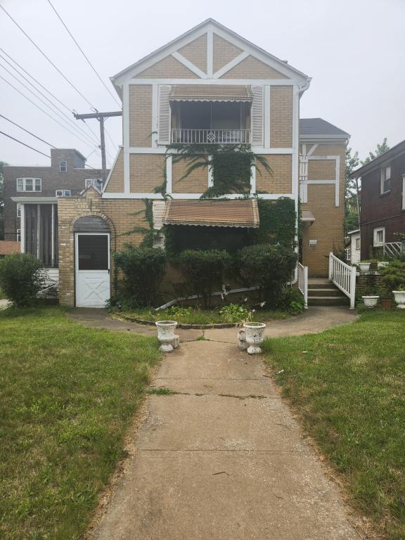 Gary House: 2025 W 4th Pl