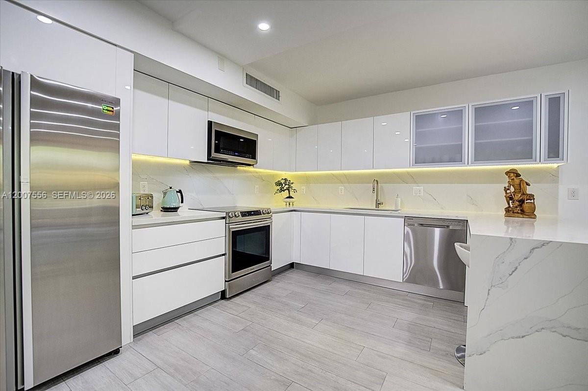 Key Biscayne Condo: 101 E Crandon Blvd # 276, Key Biscayne FL 33149