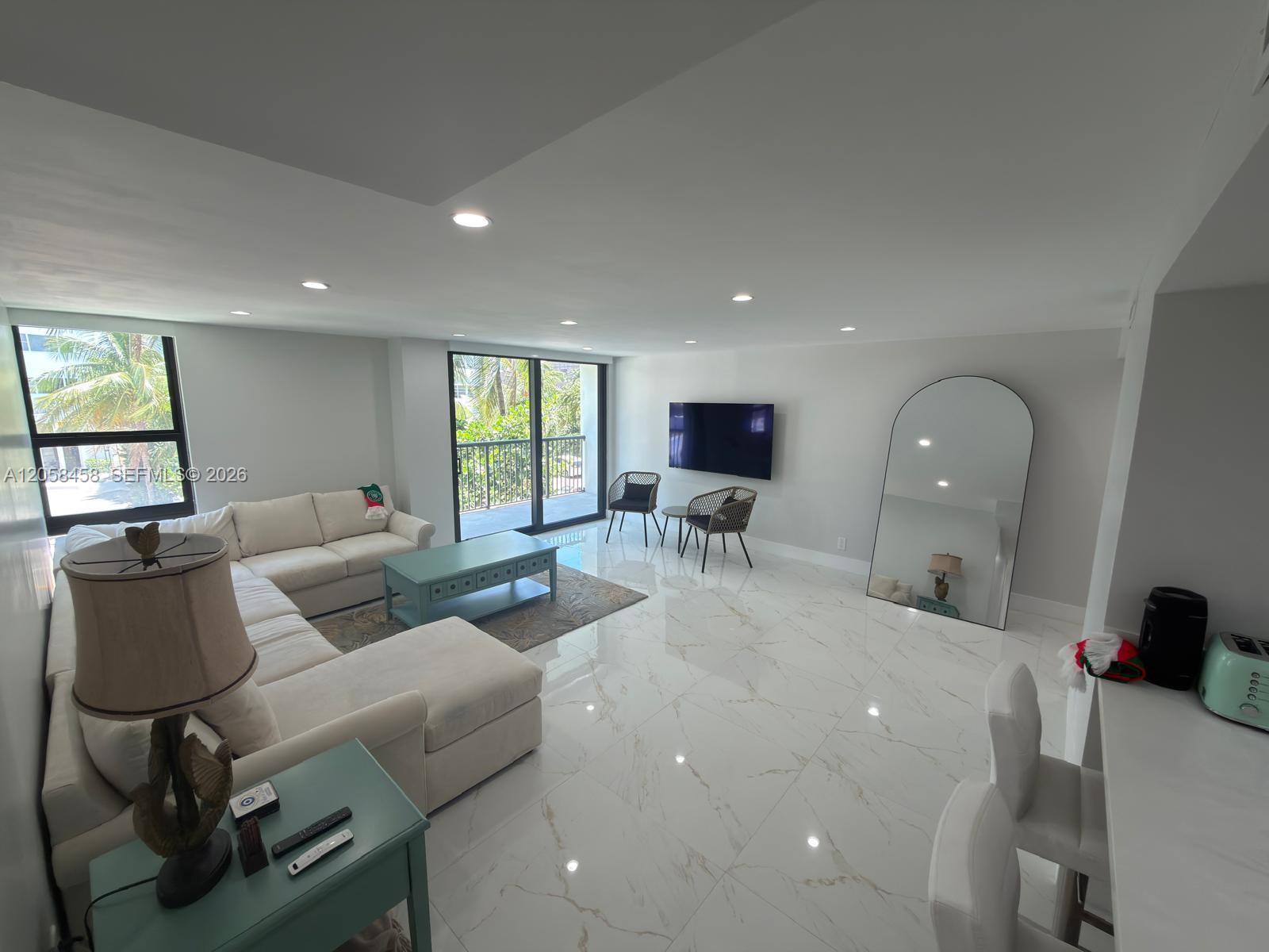 Miami Beach Condo: 1800 Collins Ave # 3H, Miami Beach FL 33139