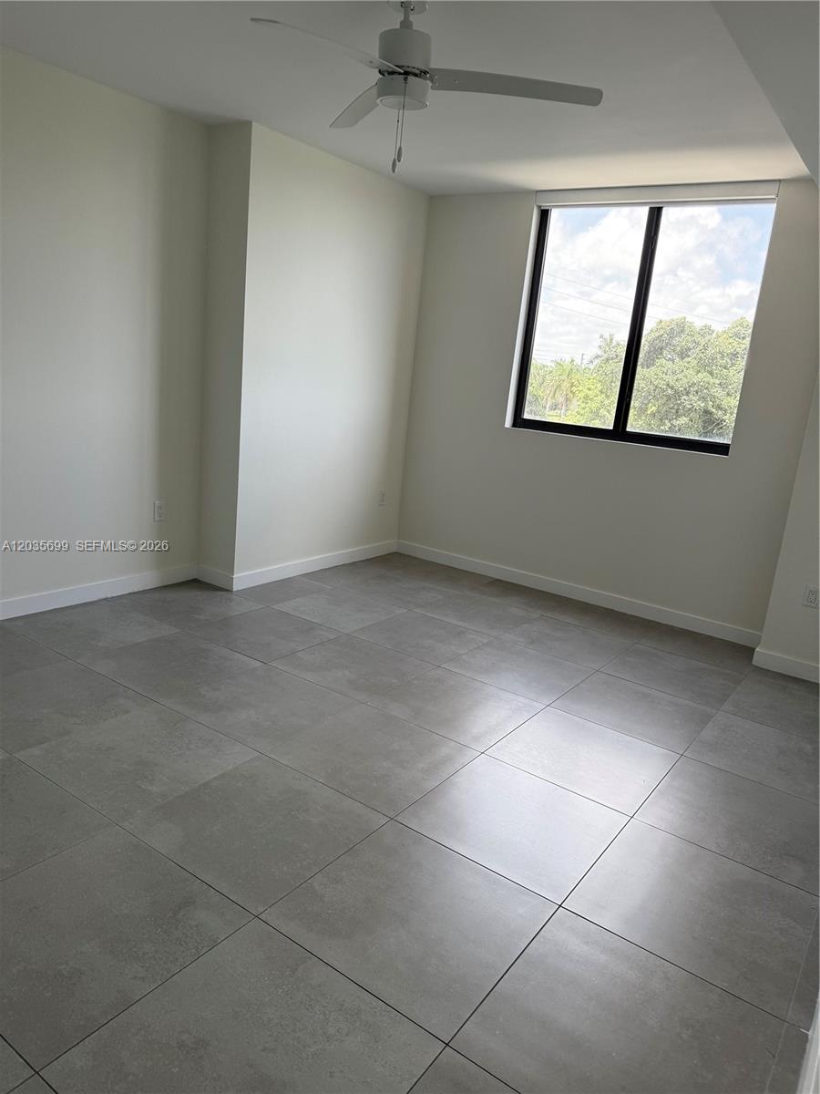 North Miami Beach Condo: 16395 Biscayne Blvd # 318, North Miami Beach FL 33160