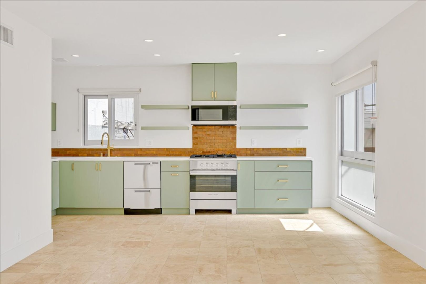 Beverly Hills Condo: 210 S Hamilton Dr