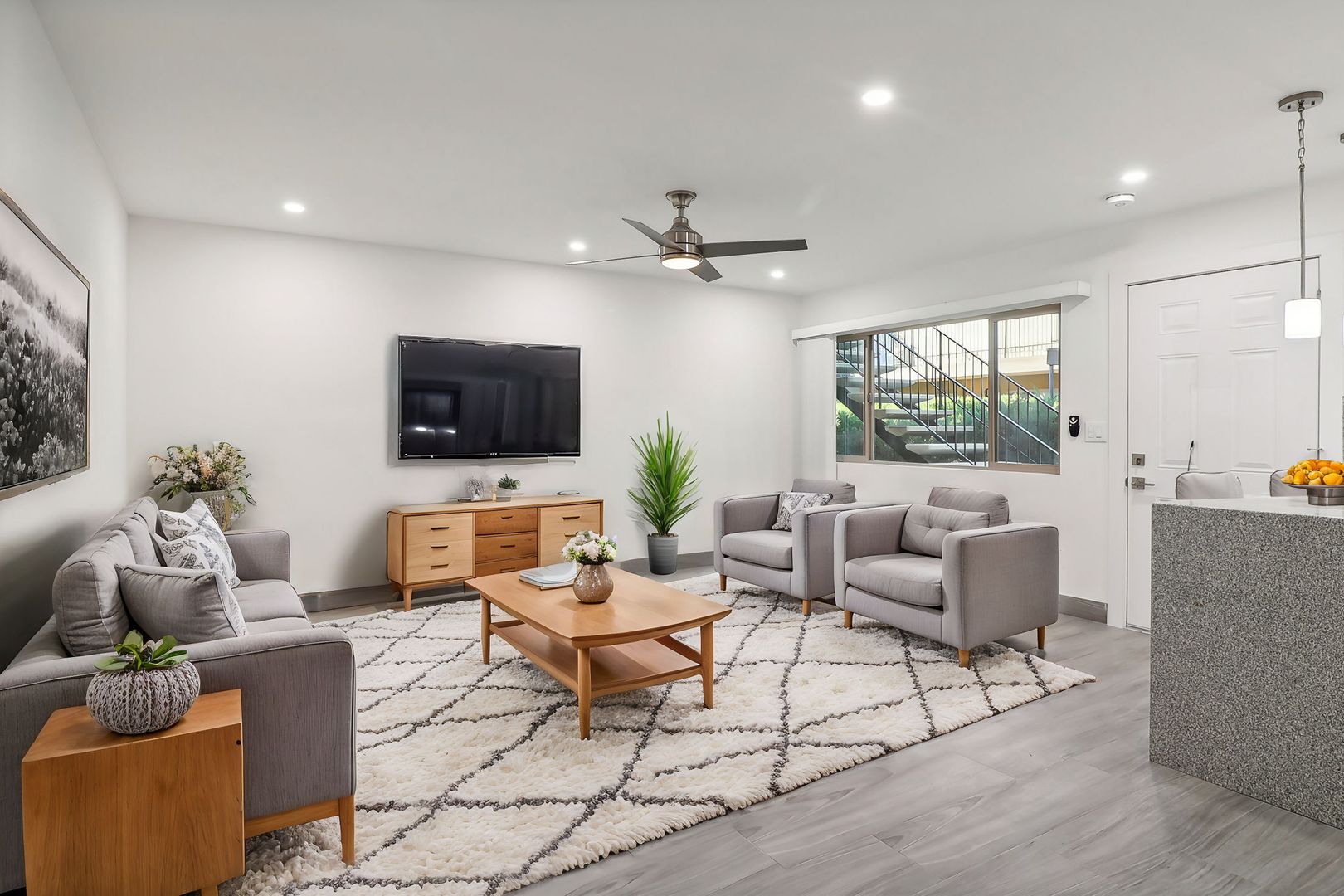 El Cajon Condo: 458 Ballantyne Street