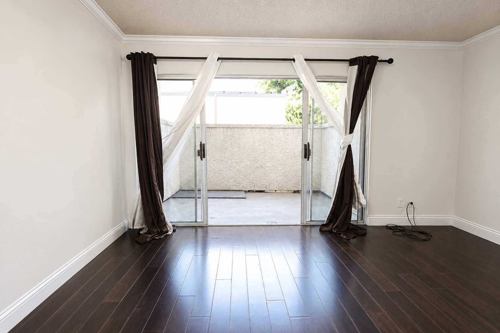 Winnetka House: 20134 Leadwell St