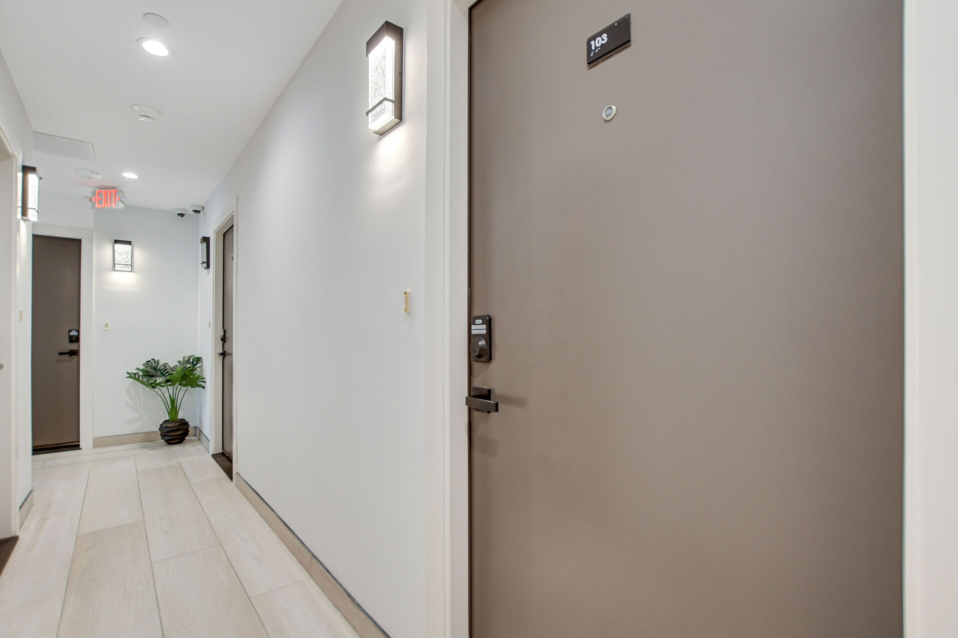 Los Angeles Condo: 946 S Ridgeley Dr.
