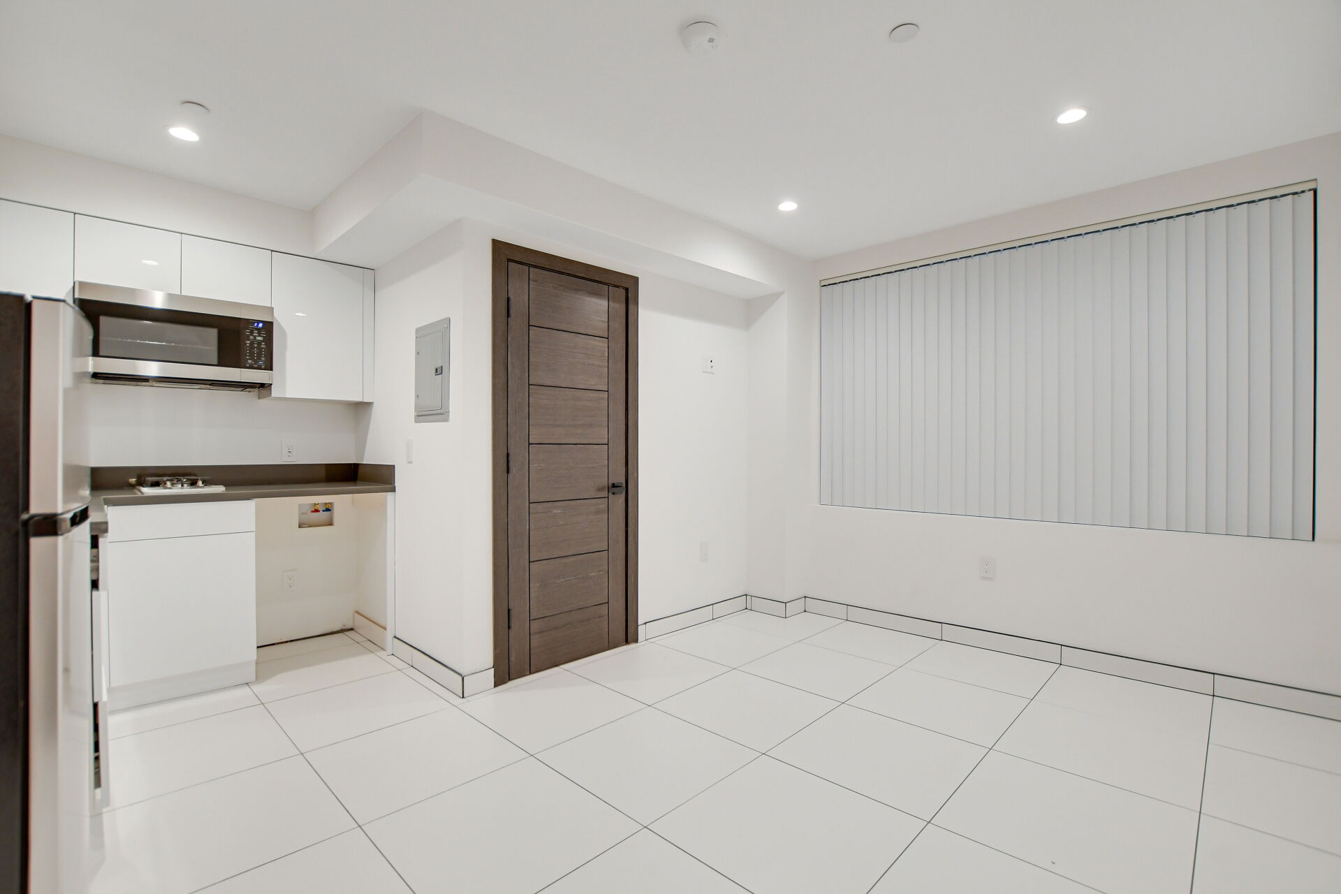 Los Angeles Condo: 946 S Ridgeley Dr.