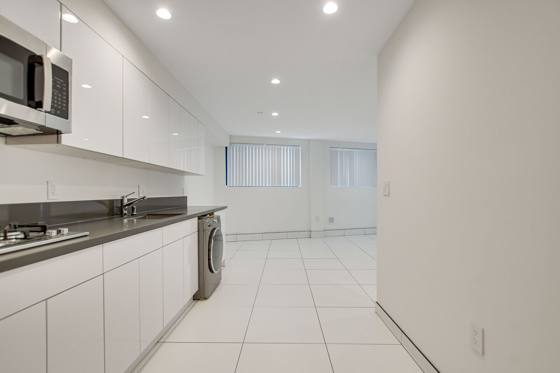 Los Angeles Condo: 946 S Ridgeley Dr.