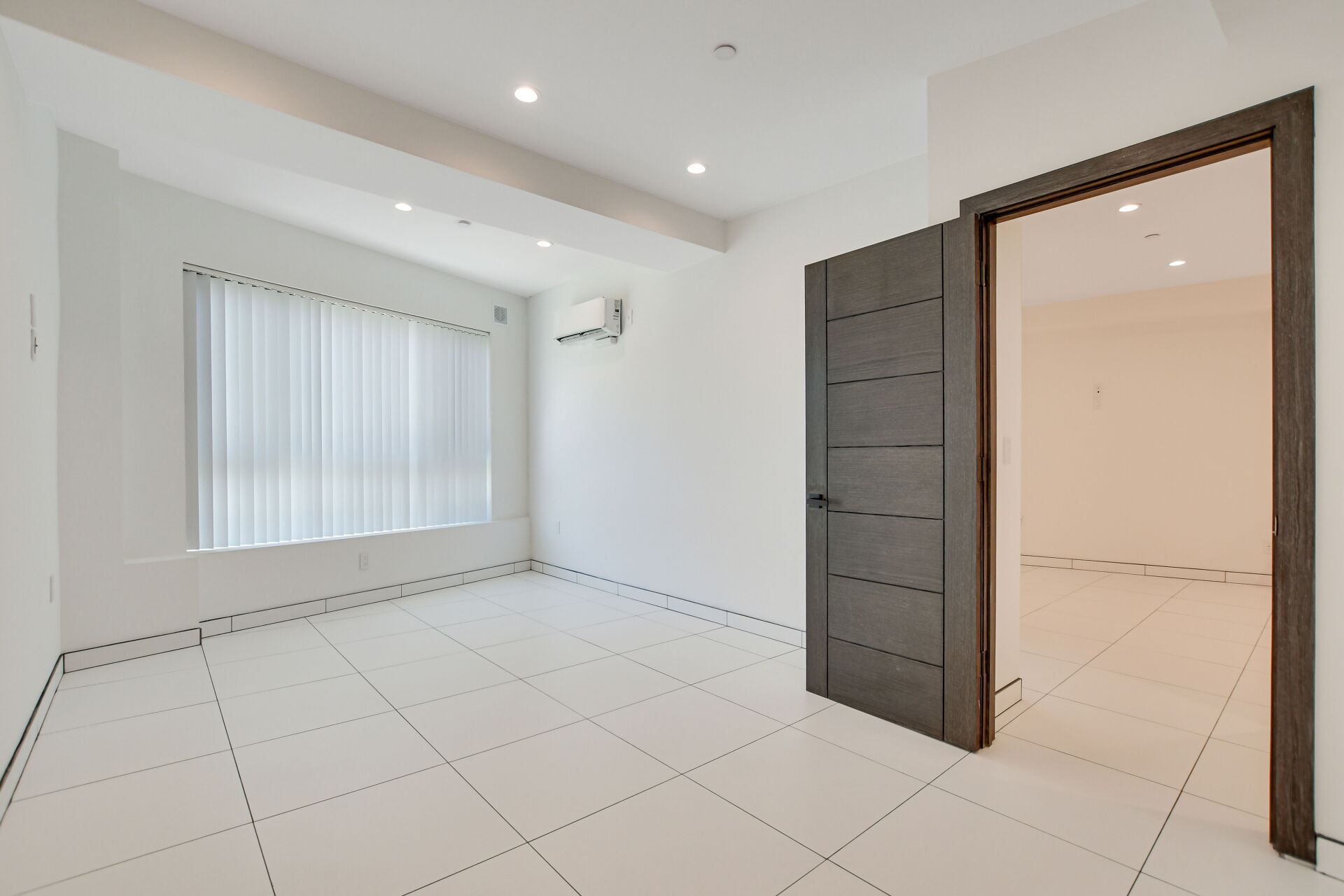 Los Angeles Condo: 946 S Ridgeley Dr.