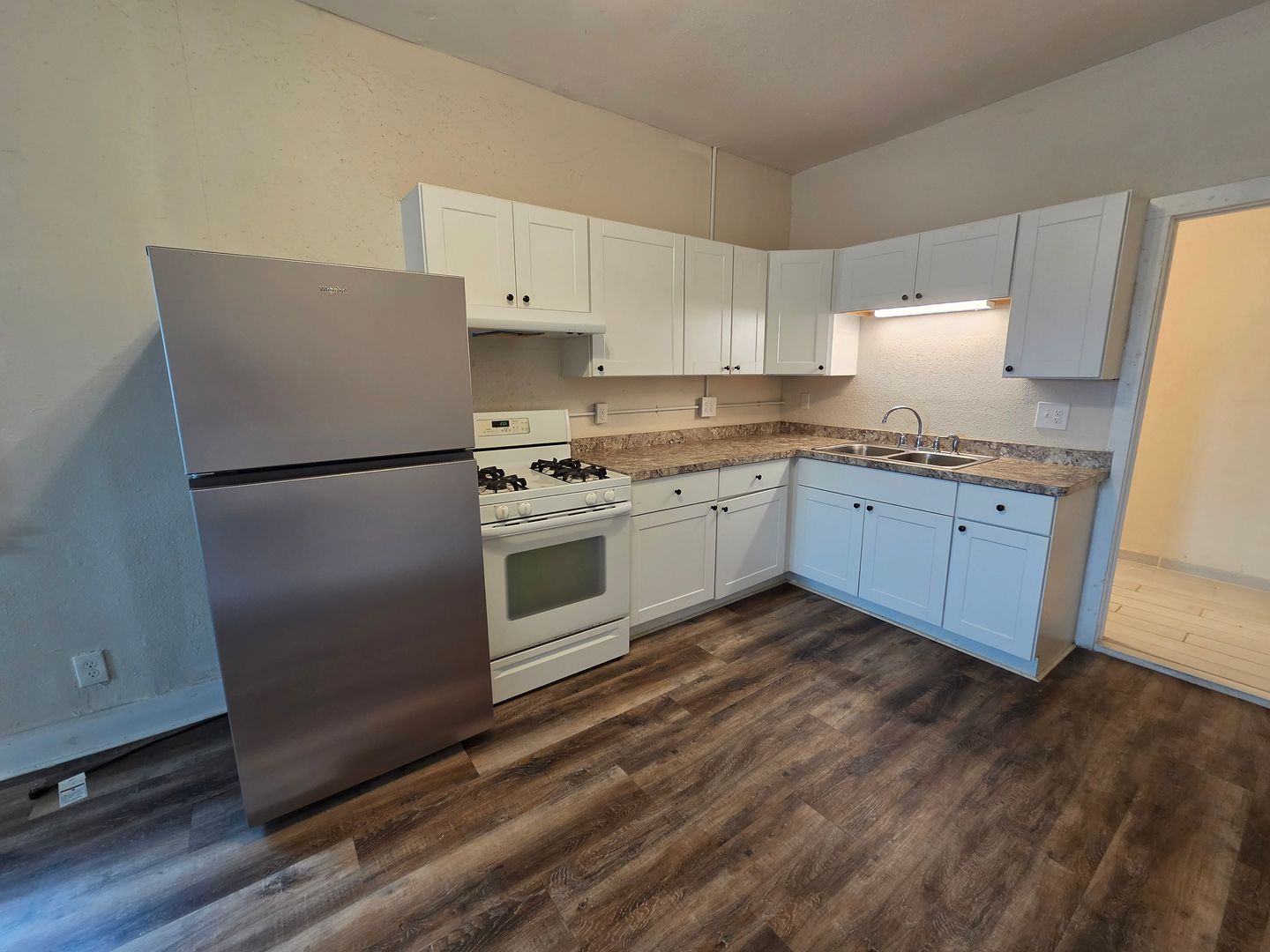 Albert Lea Apartment: 133 W William St