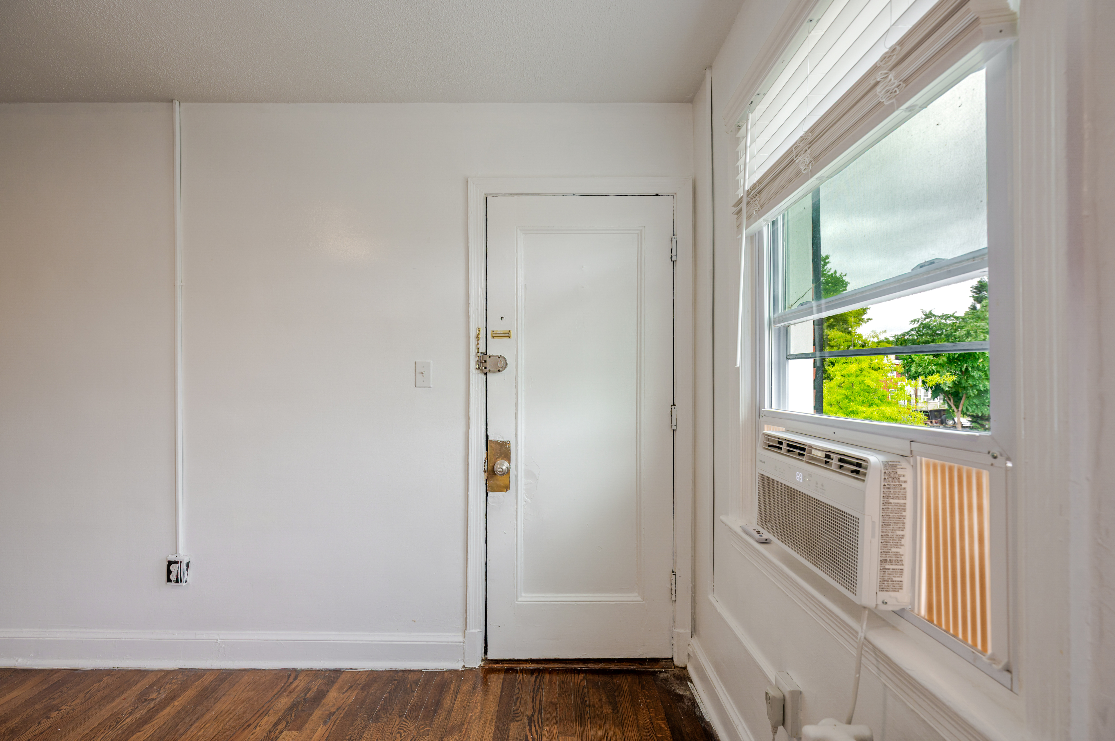 Washington Condo: 2425 E St NE