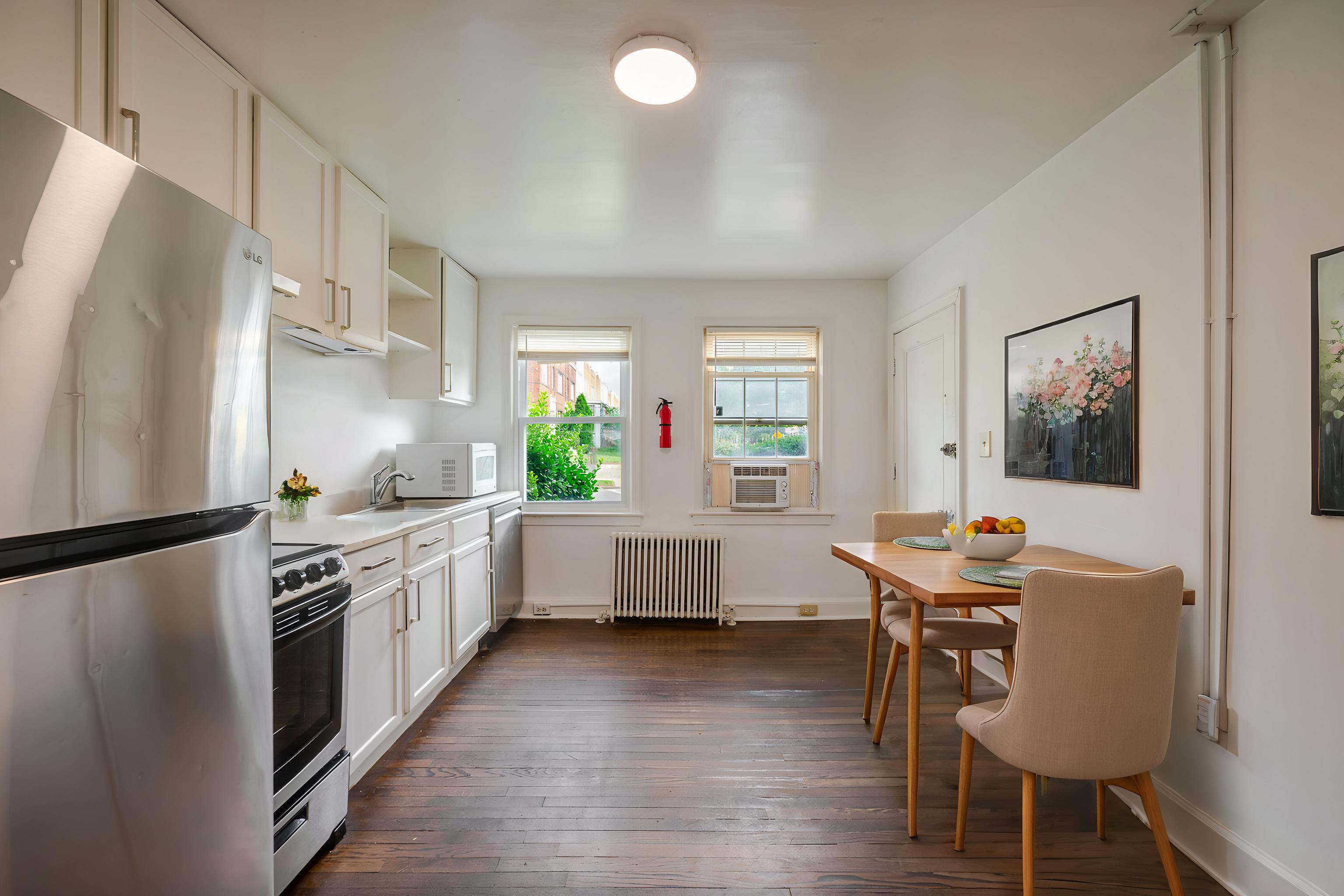 Washington Condo: 2425 E St NE