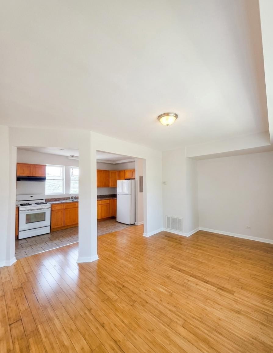 Chicago Condo: 3939 W Iowa St