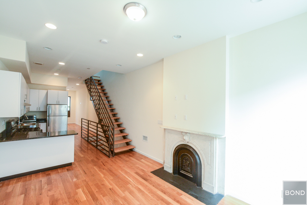 New York Condo: 151 East 71st street