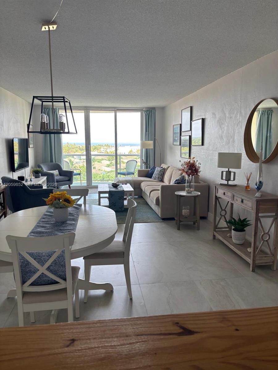 Sunny Isles Beach Condo: 19380 Collins Ave # 818, Sunny Isles Beach FL 33160