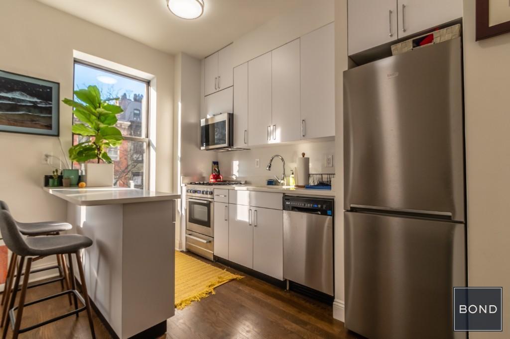 New York Condo: 71 W 12th St