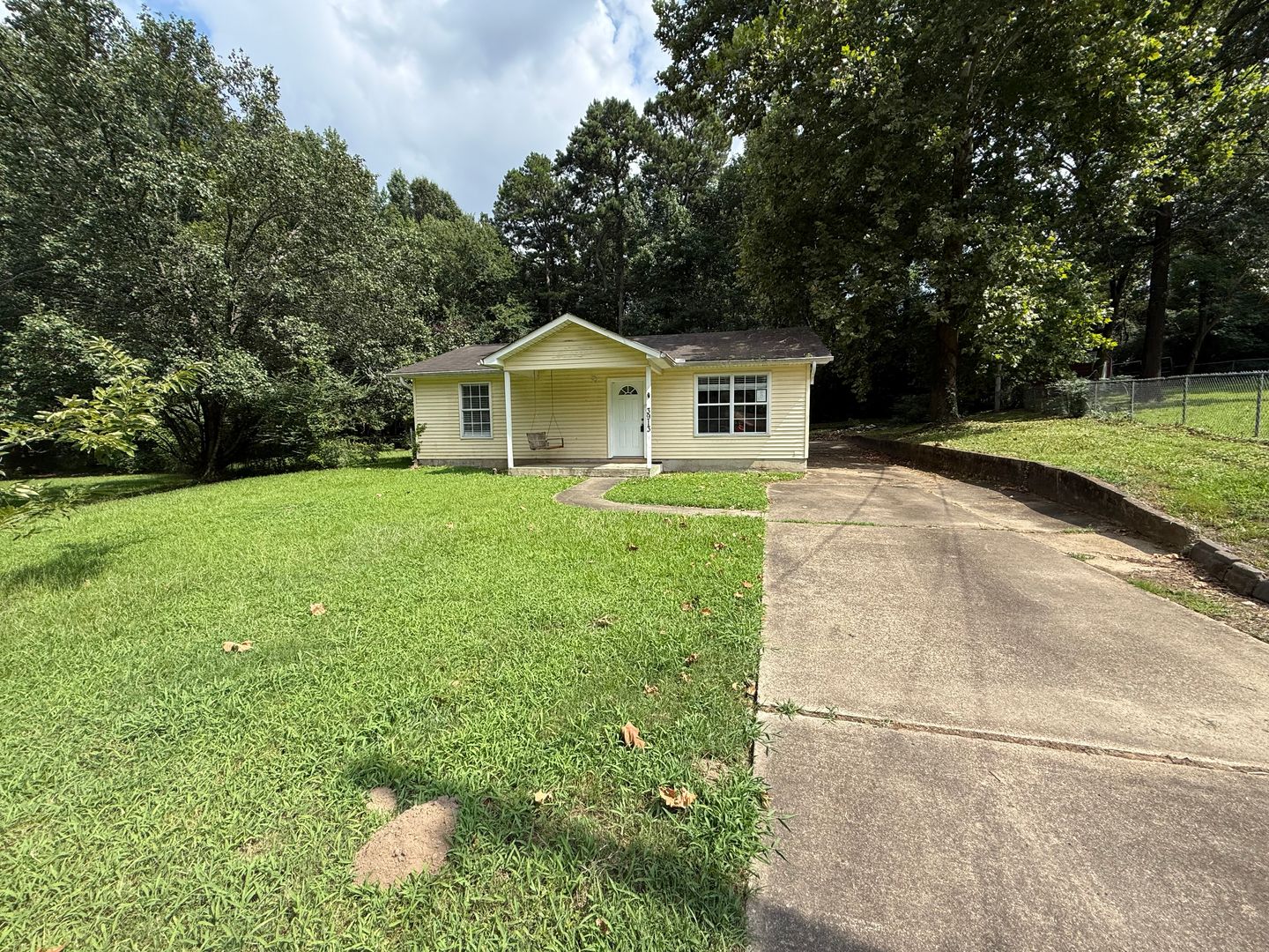 Benton House: 3913 Hobbs Drive