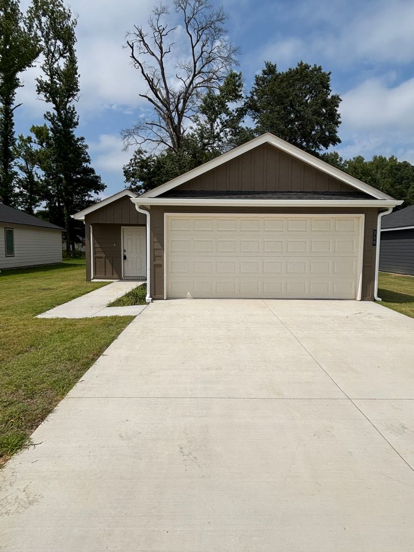 Ward House: 350 Moonlight Graham Blvd