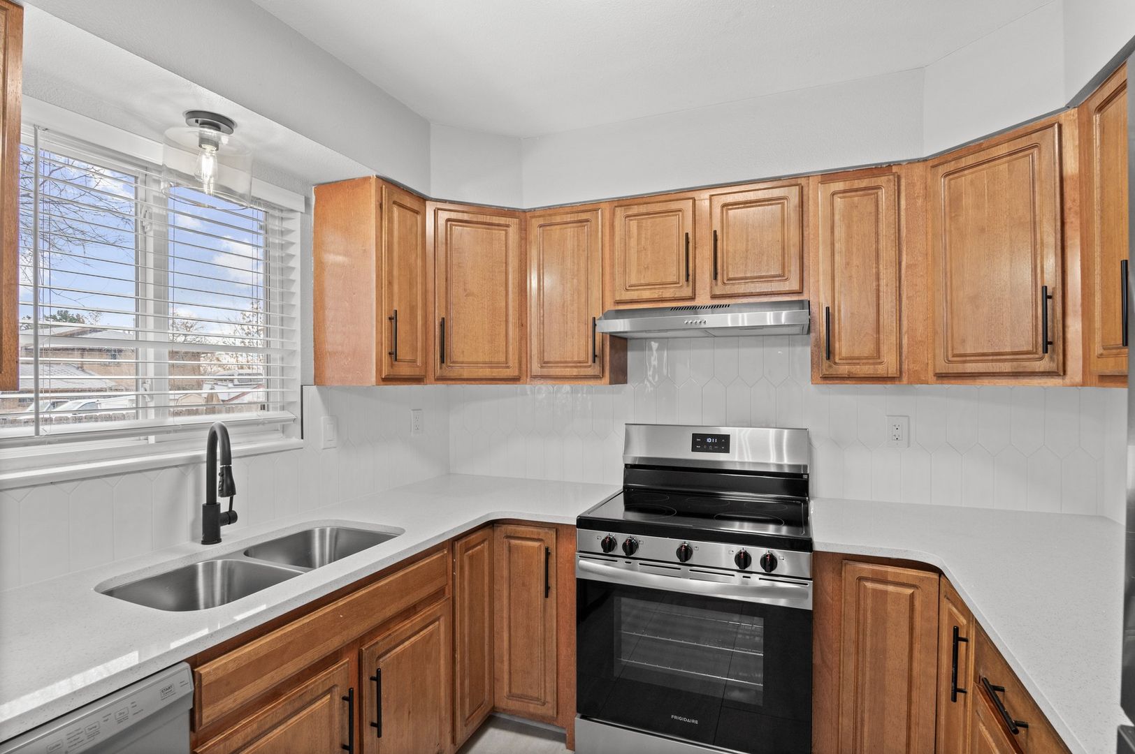 Lakewood Apartment: 5580 W 4th Ave