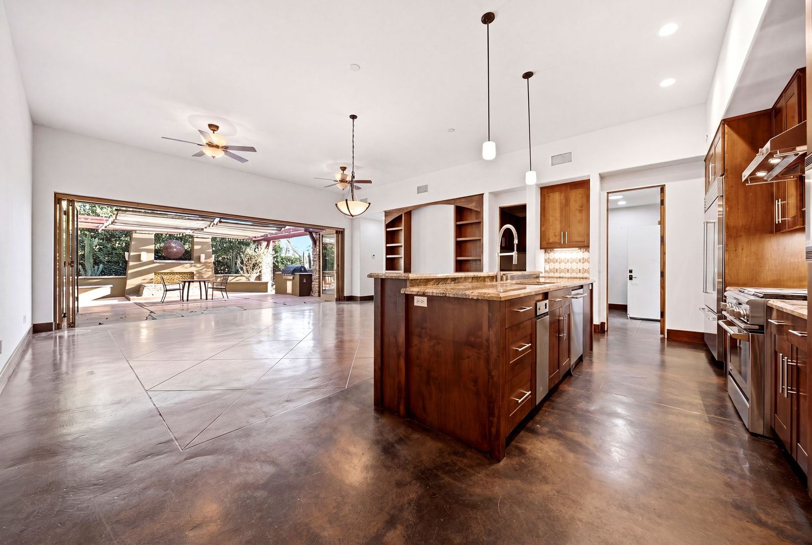 Solana Beach House: 825 Gonzales St