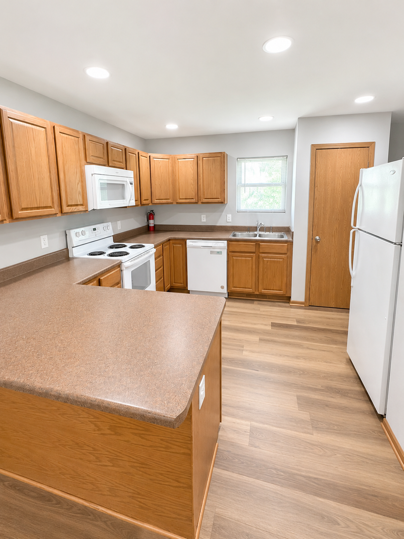 Dubuque Apartment: 819 Hawkeye Dr