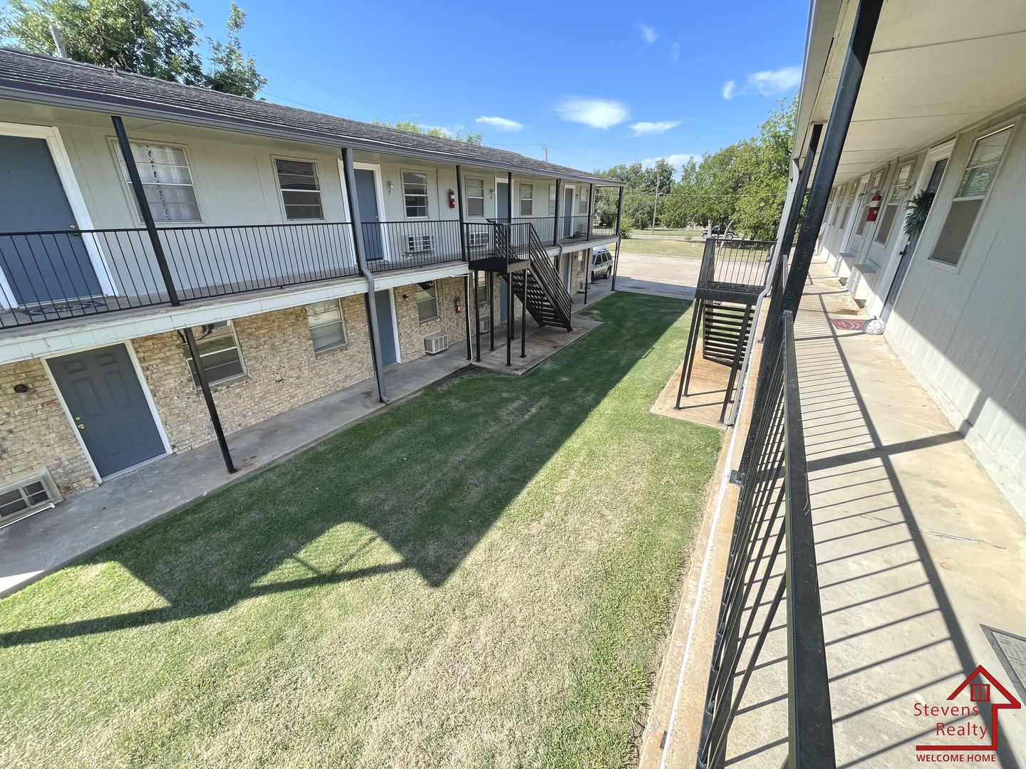Lawton Apartment: 1502 NW Kingsbury Ave