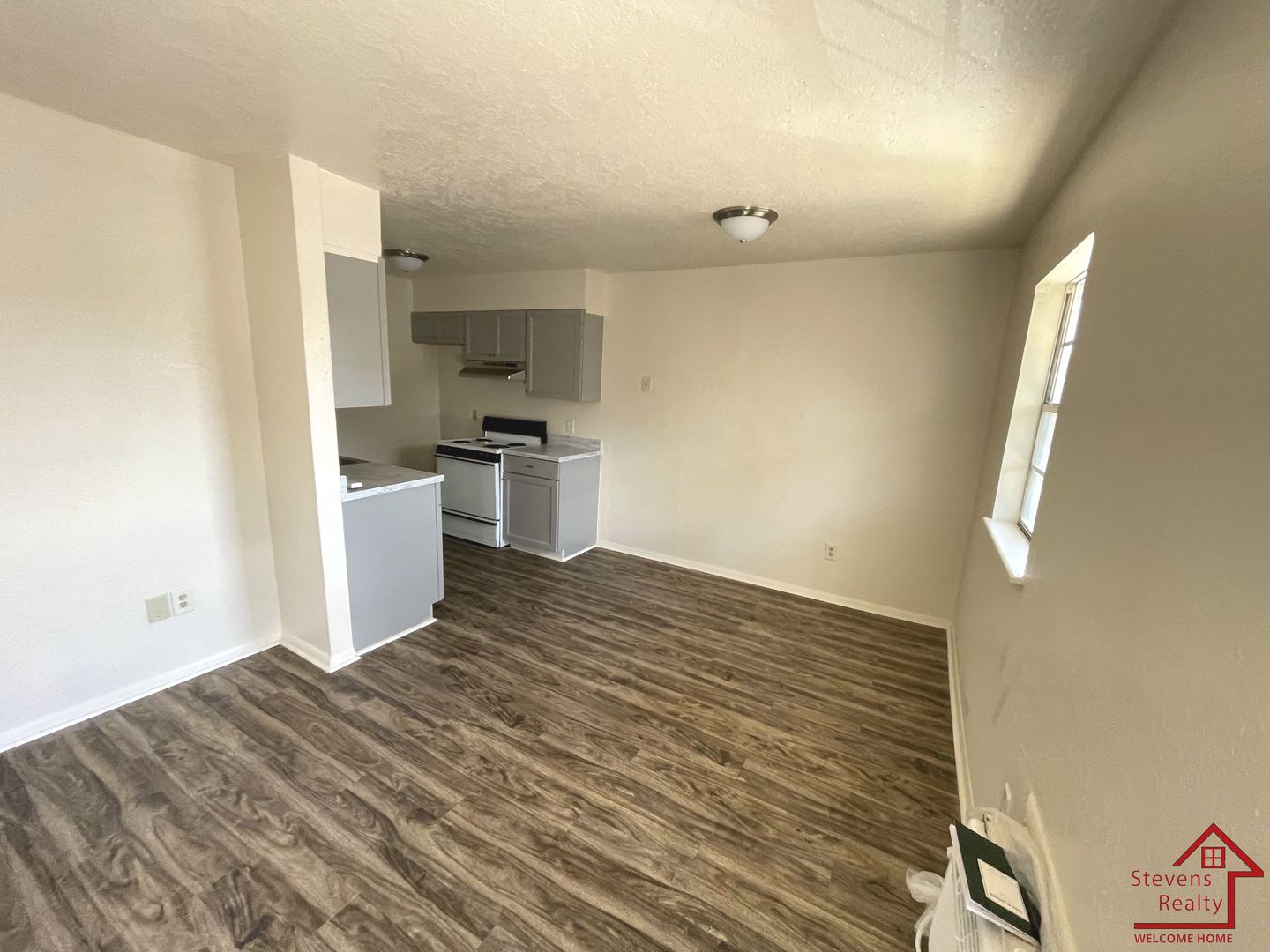 Lawton Apartment: 1502 NW Kingsbury Ave