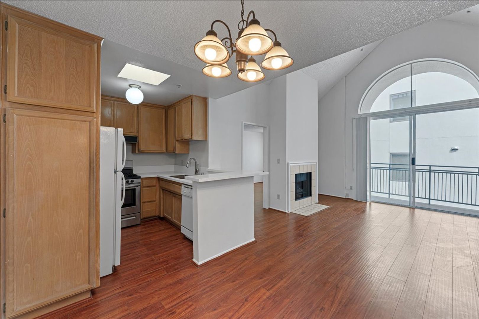 Los Angeles Apartment: 1785 Beloit Ave
